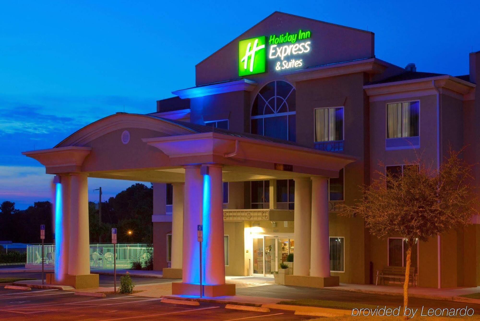 Holiday Inn Express Hotel & Suites Brooksville West, An Ihg Hotel Exterior photo